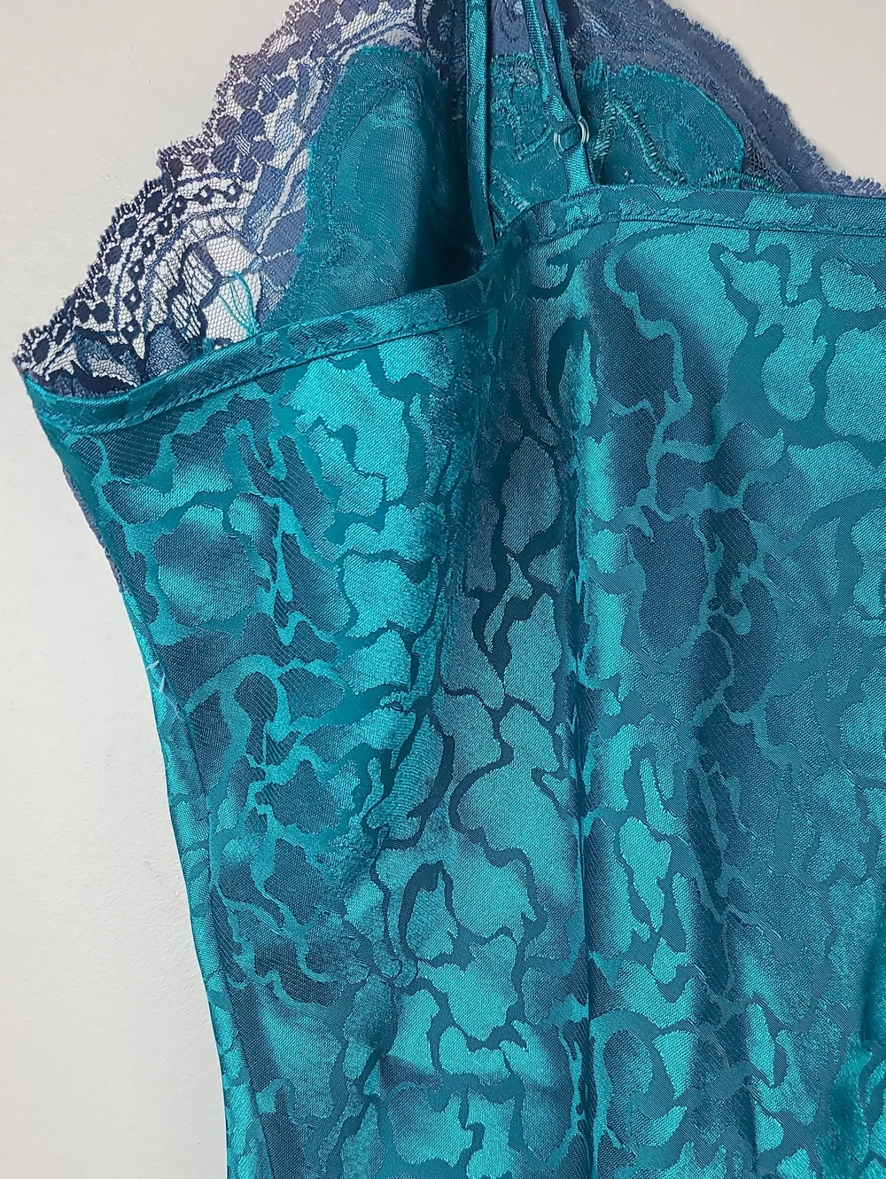 Vintage Erika Taylor Teal Silky Jacquard Lace V-Neckline Spaghetti Strap Slip L - Picture 7 of 12